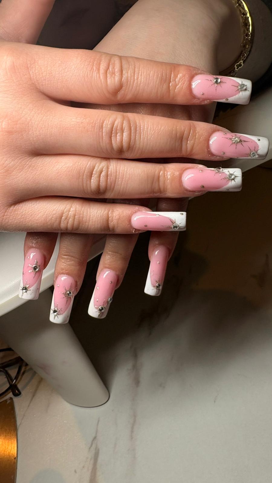 Ongles blancs nail art patte de chat