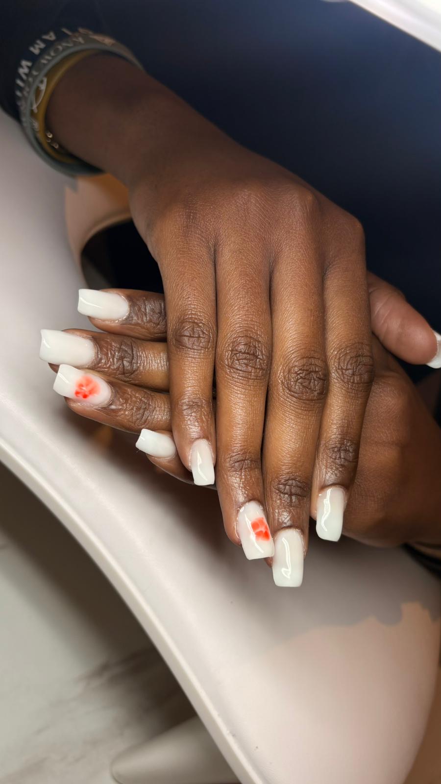Pose semi-permanent nude